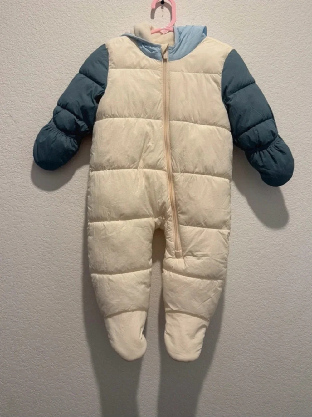 Baby snowsuit 6-12 NWOT